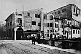 Il ponte San Lorenzo, in primo piano gli edifici destinati all'abbattimento e a destra il palazzo della Provincia prima della trasformazione (Antonella Billato)